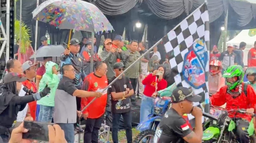 mahyunadi-hujan-deras-ubah-lintasan-jelas-ke-7-jadi-medan-tempur-sesungguhnya