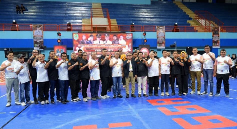 pacu-prestasi-pbvsi-kutim-resmi-dilantik-bupati-ardiansyah-soroti-emas-popda