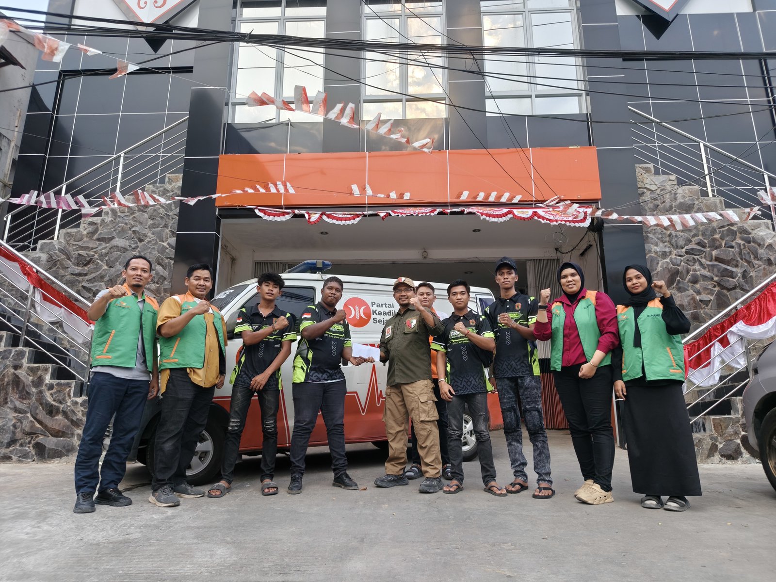 rumah-aspirasi-jadi-jembatan-pks-kaltim-dan-relawan-gerbang-mulawarman-perkuat-respons-karhutla